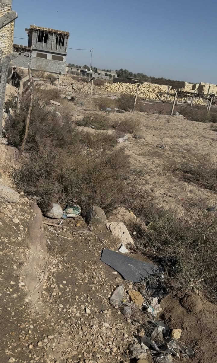 قطعة ارض للبيع مساحه ٢٠٠متر طابو زراعي سند٢٥واجه ١٠متر نزال ٢٠ متر داخل حي سكني خدمات كامله ماء اساله كهرباء ظفيره انتر نيت ضوي عنوان حله ورديه سيف سعد شارع ٣٠ مقابل طابو صرف الاتصال على الرقم 
***********
