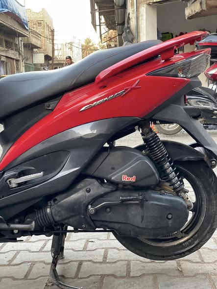 سلام عليكم 
سكنس لد 
ياباني 
ستاند حساس 
دراجة جديدة بمعنى لكلمة 
مابيها اي نقص 
تجي تشغل وتتوكل 
ووين ميعجبك وديها 
ماشية 23 كيلو 
مكاني بغداد 
سعر 
مليون و450 
للاستفسار 
***********
