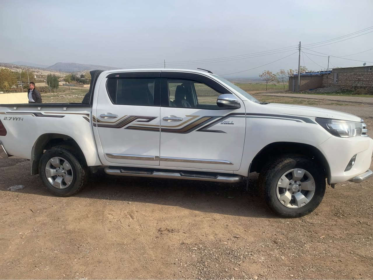 سلامعليكم تيوتا هايلوكس 2016 گير عادي مكينه گاز گير محرك كارباي ده بل اكسل هه موي به شه رت 4 تايه ي لوك مودي eco و pwr مود پيش و پاشي كه پسه سياره كه عام بوياخ نيه به عام ده يفروشم به بي دعم سياره كه علوجه كيشه ي مه ده ني به شه رته سعر 130 مجال رقم تله فون *********** دهوك, العراق
