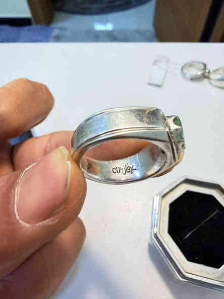 خاتم زمرد كولمبي بصياغة الاستاذ عرفان vip طلاء روديوم مرصع 6 ماسات بيور  نقاوة الحجر فول مع شهادة منشأ دولية من شركة IGL بقية التفاصيل على الخاص 
***********
