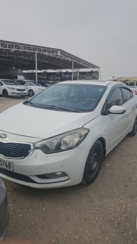 للبيع موديل ٢٠١٥ بيه نص باب خلف سايق صبغ سعره ١٢٠$ فول سياره 078628131...