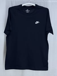 تشيرت (نايك  )سوبر كريم   القياس L تلبس وزن 90  النظافه 💯/💯    يوجد تو...