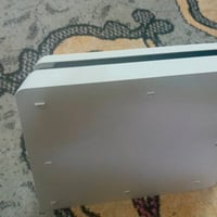 عندي بلي4 سلم ابيض ريجن ياباني مامفتوح ولا مصلح ملحقاته كامله الكرتونه...