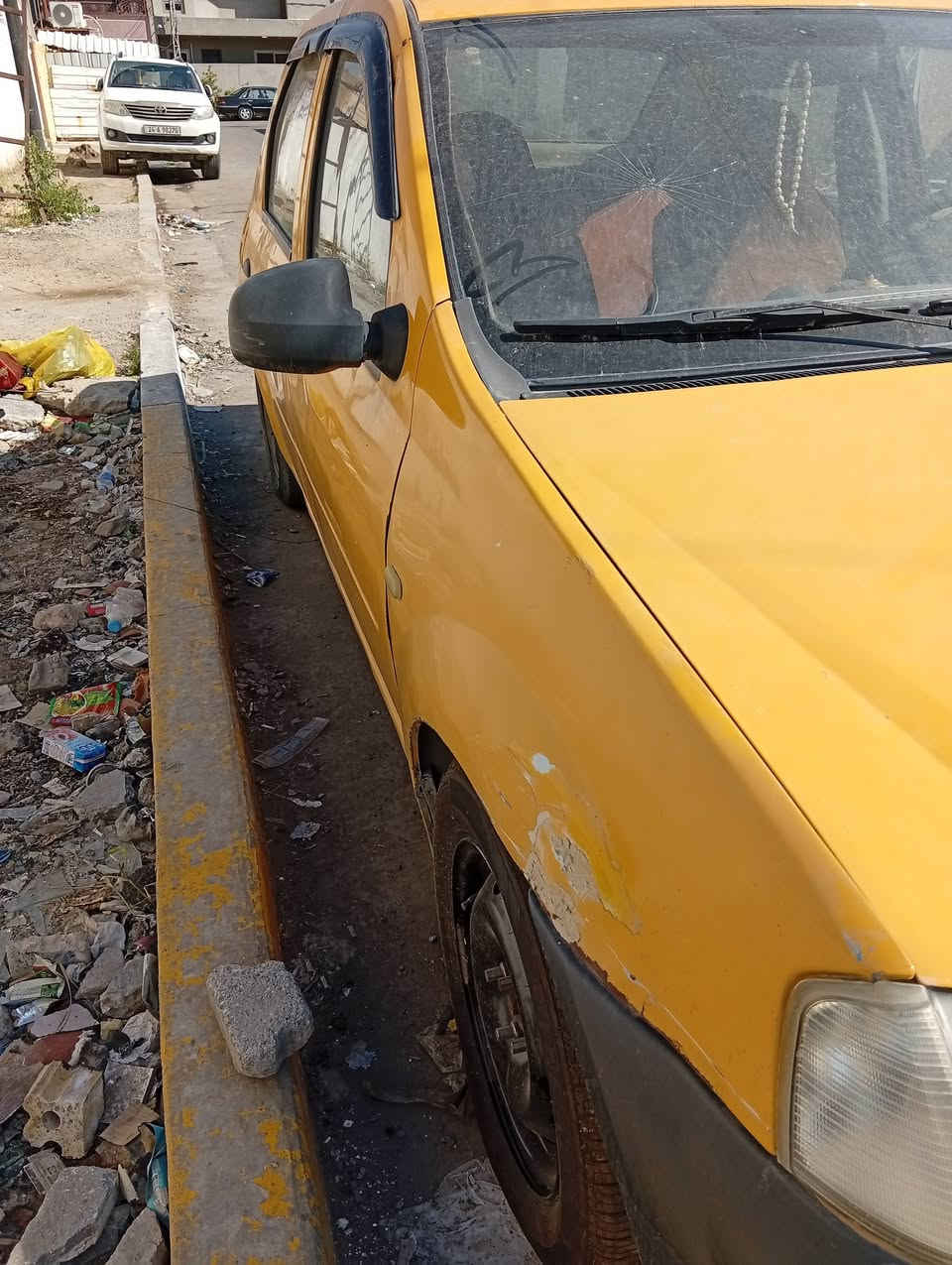 السلام عليكم من رخصة الادمن سيارة رينو لوكان 2010 عمومي بغداد مصفرة هيئة وغرامات سنوية لل28 السعر 32 وبيها مجال حق الجية حالة السيارة كما موضح اماممكم في الصور تليفون ***********
