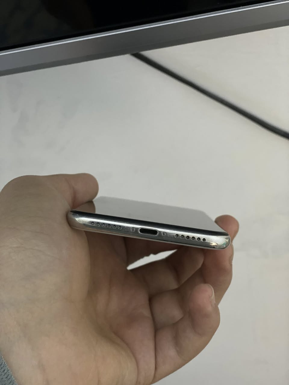 سلام عليكم
آيفون اكس للبيع مبدل شاشه بطاريه او بي فطر ضهر خفيف ذاكره 64 بطاريه 100 او سماعه داخليه ما يشتغل بس خارجي سعره 100 بي مجال خابر ***********
