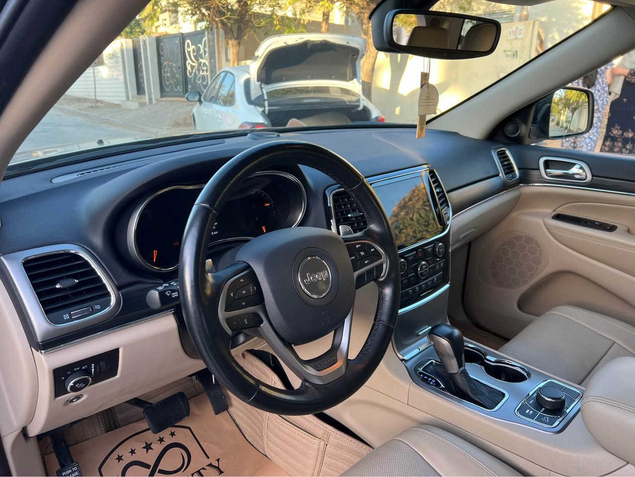 Grand cheroke 2021 sharikai harlm tanha 33000Km roshtwa tanha  2 sardy bchoky haya السليمانية, العراق


**إذا كنت صاحب هذا الإعلان وتريد حذفه لأي سبب، رجاءا أرسل رسالة إلى الدعم الفني**