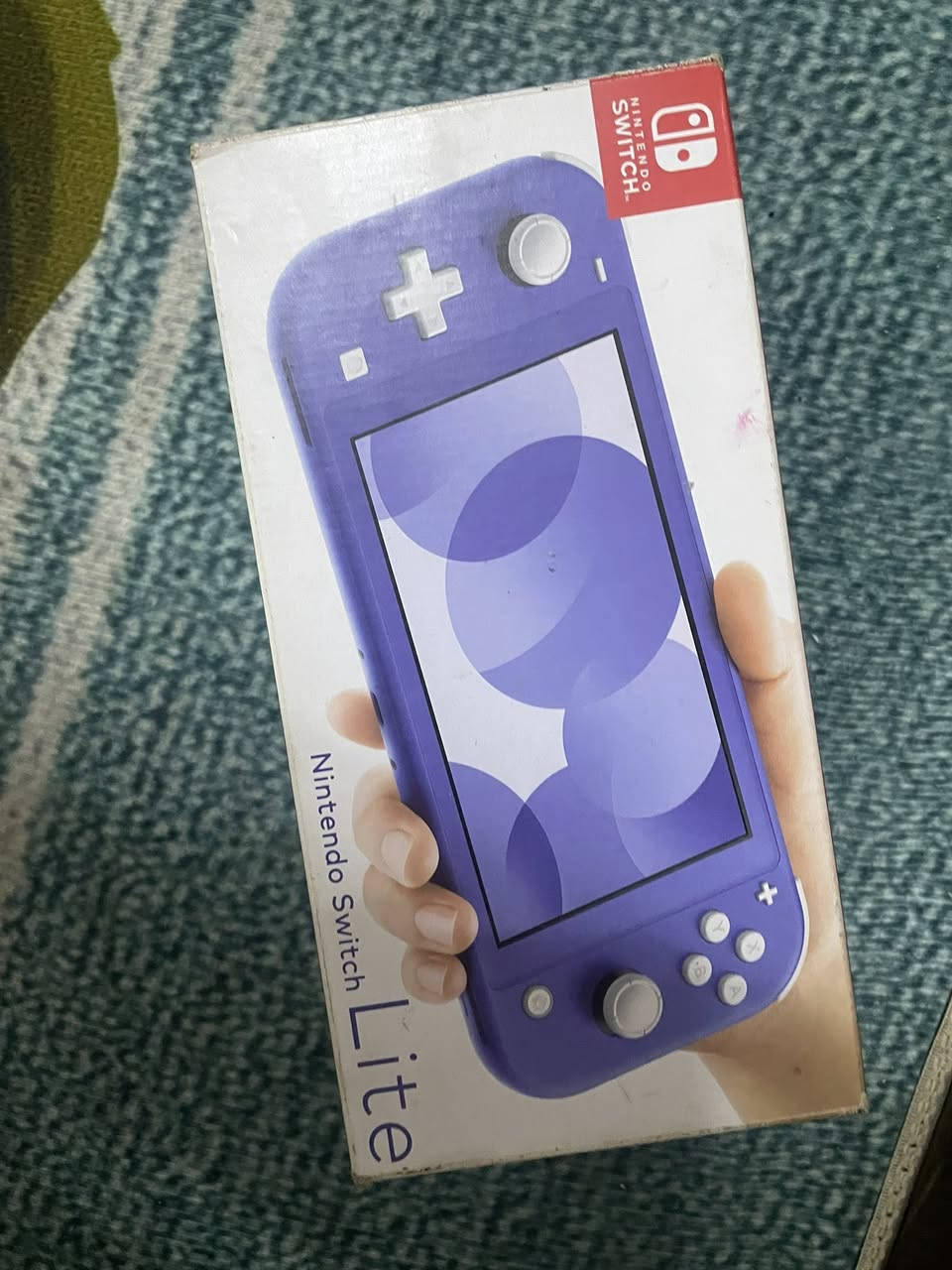 السلام عليكم نيتيندو لايت اون لاين سعره 250 جديد مستخدم فقط ثلاث ايام.   ***********
