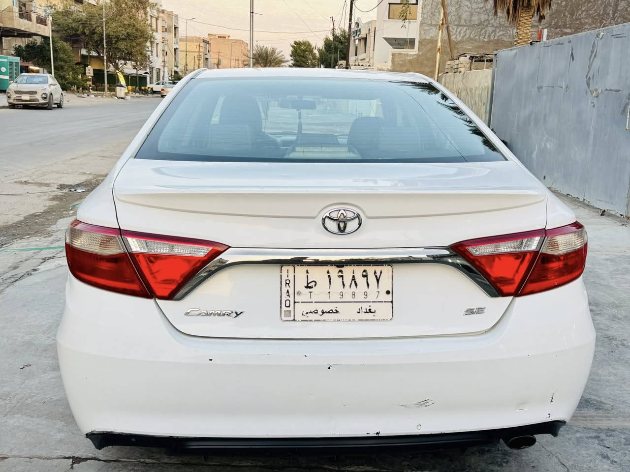 بيع سريع!!!
كامري موديل ٢٠١٦ وارد امريكي فئة SE مواصفاتها:-
◾️كاميرة بك دوارة 
◾️شاشة كبيرة 
◾️تحكمات سترين جهتين 
◾️اوامر صوتية 
◾️كروز مثبت سرعة
◾️محرك ٢٥٠٠ اربع سلندر 
◾️مودات قيادة 
◾️ماشية ١٢٠ الف مايل حقيقي
◾️مانع تزحلق 
وغيرها من المواصفات المعروفة السيارة اني مستوردها على ايدي باسمي تحويل ثاني يوم رقم بغداد شبه مميز حادث السيارة من امريكا جاملغ خلفي جهة السايق فقط ومكانين بارد بالعراق فقط باقي السيارة كفالة عامة لا لغد لا شاصي لا ايرباك كير مكينة مكفولات بشرط سعرها ١٤٢ $ وبيها مجال للشراي مكاني المشتل/ المعلمين قرب اعدادية الجمهورية
للاستفسار الاتصال على ***********
