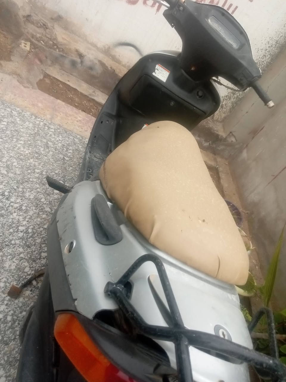 شغاله بخير من الله بس بيه خيط تبخير ..
السعر..225 بيه مجال


**إذا كنت صاحب هذا الإعلان وتريد حذفه لأي سبب، رجاءا أرسل رسالة إلى الدعم الفني**