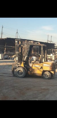 للبيع رافعة شوكية   شركة CAT   3 طن  3 حركات  المكان : بغداد   للاستفس...