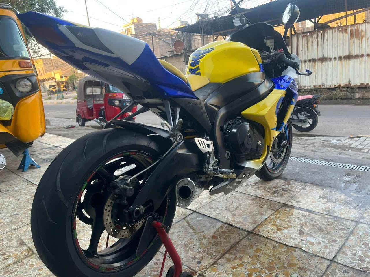 السلام عليكم دراجه GXR موديل 2016 حجم المحرك 1000cc الدراجه كفاله من كلشي الدراجه خير من الله ما ناقصها شي مبرمجه و كامله السعر 50 وبيها مجال مكاني بغداد الحسينيه و هذا رقمي *********** للشراي يتصل Colombo, Sri Lanka
