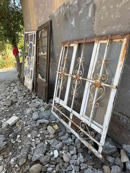 السلام عليكم
باب وربعيه وشباك وباب بدون جرجوبه الباب الثاني 
للبيع الشراي يتصل مناسبات كلش ***********
