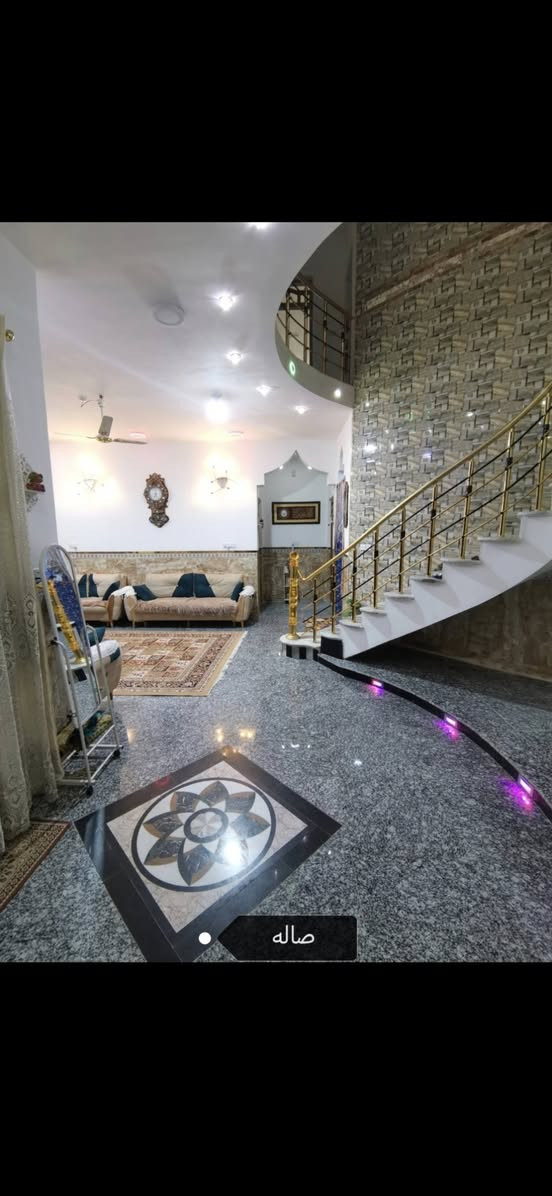 السلام عليكم
الدار للبيع 
ميسان حي الجمعيات قرب جامع تاج الدين اول فرع بالجمعيات 
المساحه ٢٣٠ متر  طابقين بناء درجه اولى يتكون من ٥ غرف  واستقبال ومطبخ وصاله عدد ٢ ومجمع صحيات عدد ٣   ترك عدد٢
وبيتونه كبيره  
للاستفسار واتساب ***********او الماسنجر
