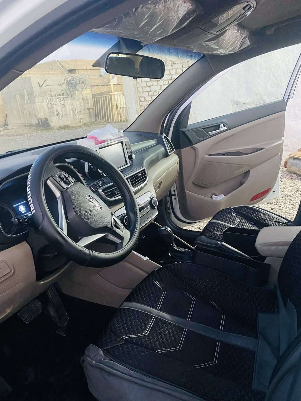 سلام عليكم 
توسان 2021 چيكية
فول عدى البانوراما
ماشية ١١٦ الف km
مواصفات السياره
بصمه
دبل لد 
إشارة لكزز
شحن واير ليس 
رسالة ترحيب عند القتراب 
شاشه تاب 
كروز سرعه 
كشنات عدد 2كهرباء 
 كامره وخلفي 
حساس خلفي امامي
مري شفط 
يدات وترايش الباب نيكل 
تحكم ستيرن 
ثلاجه بل جكمجه
اي بي اس 
محرك 2000دوش 
اربعه دسك امامي وخلفي 
ثلاث وضعيات قياده سبورت وعادي ايكو    
كرسي سايق تدليك
‏‎كاميرا خلفيه اصليه دواره  
‏‎دبل لد  
‏‎بك لايت لد وليس كلوب   
‏‎قطعتين تبريد 
‏‎مري شفط ويه القفل  
‏‎اناره ترحيب بيدات الباب 
‏‎اناره ترحيب بالمري الجانبيه  
‏ ‎ويل كب كروم عدد ٥ 
 السياره بحالت الزيرو 
مكفوله كفاله عامه من جميع النواحي
السعر ٢٠٥ وبيها مجال بسيط
الاستفسار اكثر الاتصال /

***********

