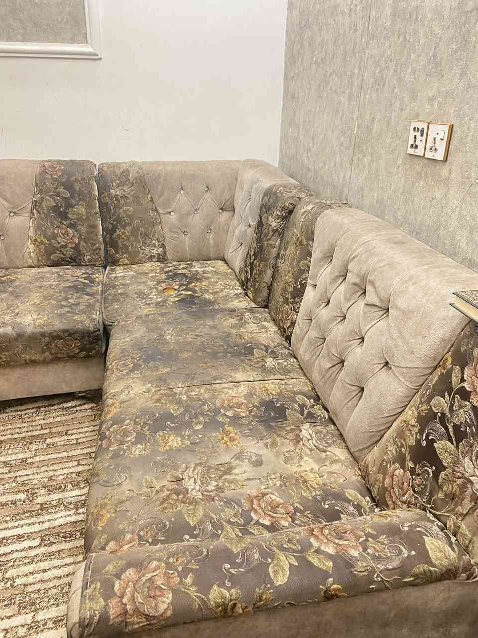 السلام عليكم 
تخم ديوان مستعمل ١٠ مقاعد
 مقعد منفرد مترين ونص 
وديوان ثلاث متر وعشرين في مترين وخمسه 
التخم نضافه ٧٠ ٪؜ امانه الله الخشب عراقي درجه اولى وتخم ثكيل 
السعر  ٢٥٠ الف وبي مجال


**إذا كنت صاحب هذا الإعلان وتريد حذفه لأي سبب، رجاءا أرسل رسالة إلى الدعم الفني**