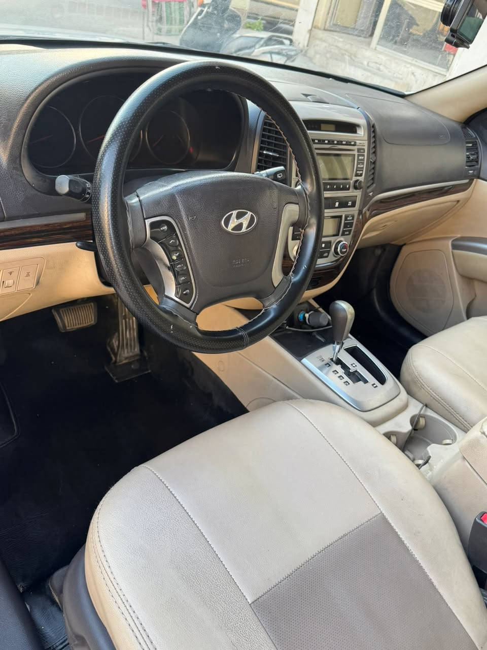 السلام عليكم
عندي سنتافيا ٢٠١١ سيارة فول مواصفات 
سيارة سلايد بصمة كشن كهرباء فور ويل 
- ستة سلندر ٣٥٠٠ محرك 
- ⁠ماشية ١٤٠ الف 
للاستفسار الاتصال على الرقم *********** 
العنوان / زيونة السعر 150
