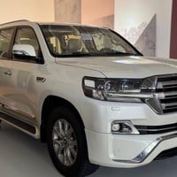 تويوتا لاندكروز 2018 رقم بغداد مشروع وطني   فئة GXR    4600 V8  وايت ا...
