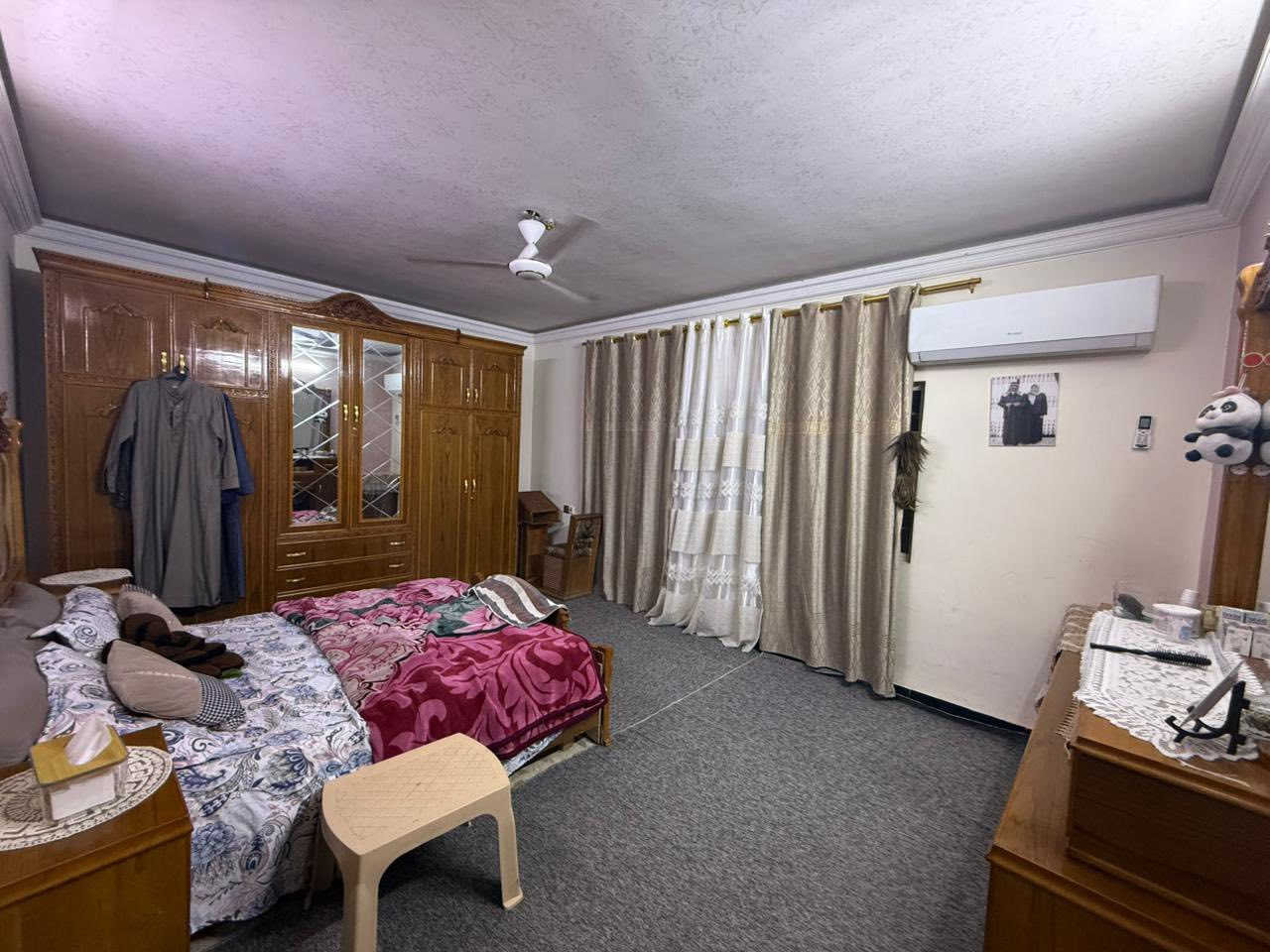 🏠 منزل راقٍ وواسع للبيع في منطقة شهداء السيدية 🏠
فرصة مميزة للسكن والاستثمار! نعرض لكم بيتاً متكاملاً بمواصفات ممتازة ومساحة واسعة تلبي تماماً احتياجات العوائل الكبيرة، في واحدة من أرقى وأهدأ مناطق العاصمة.
• المساحة الكلية: 300 متر مربع.
• الموقع: منطقة شهداء السيدية (موقع استراتيجي وقريب من كافة الخدمات).
✨ تفاصيل وتقسيم البيت:
• الطابق الأول:
• هول داخلي واسع ومريح للمعيشة.
• غرف نوم عدد (2).
• الطابق الثاني:
• هول داخلي إضافي.
• غرف نوم عدد (4).
• الخدمات الخارجية:
• يحتوي البيت على حمام خارجي إضافي.

💡 المجموع: 6 غرف نوم واسعة توفر الخصوصية والراحة التامة لكل أفراد العائلة.

📞 للاستفسار والشراء:
للمزيد من التفاصيل أو لترتيب موعد لمعاينة البيت على أرض الواقع، يرجى الاتصال مباشرة على الرقم التالي:
ابو ادهام***********
