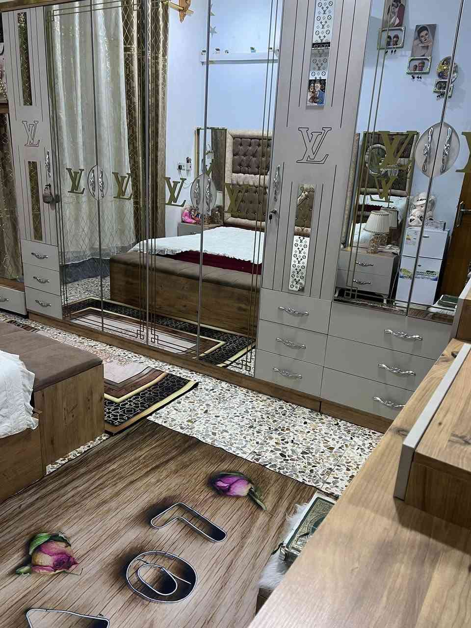 سلام عليكم غرفة جديدة  تجي شوفها يلله تخذها ما صار هواي من شدت  ريدينهة 1300 بيعة مجال  عشر قطع   ستفسار  وسهلة لطيبين ***********
