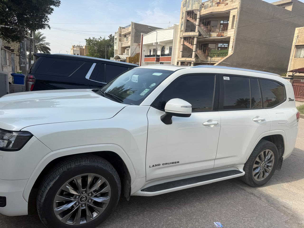 البيع
السلام عليكم لاند كروز 2022 GXR توين تيربو ساز
تطبيق 3 شاشات 
ماشيه 105 الف السياره مكفولة
السعر 62 الف دولار وبيه مجال
مكان السيارة بغداد 
الاستفسار ***********
