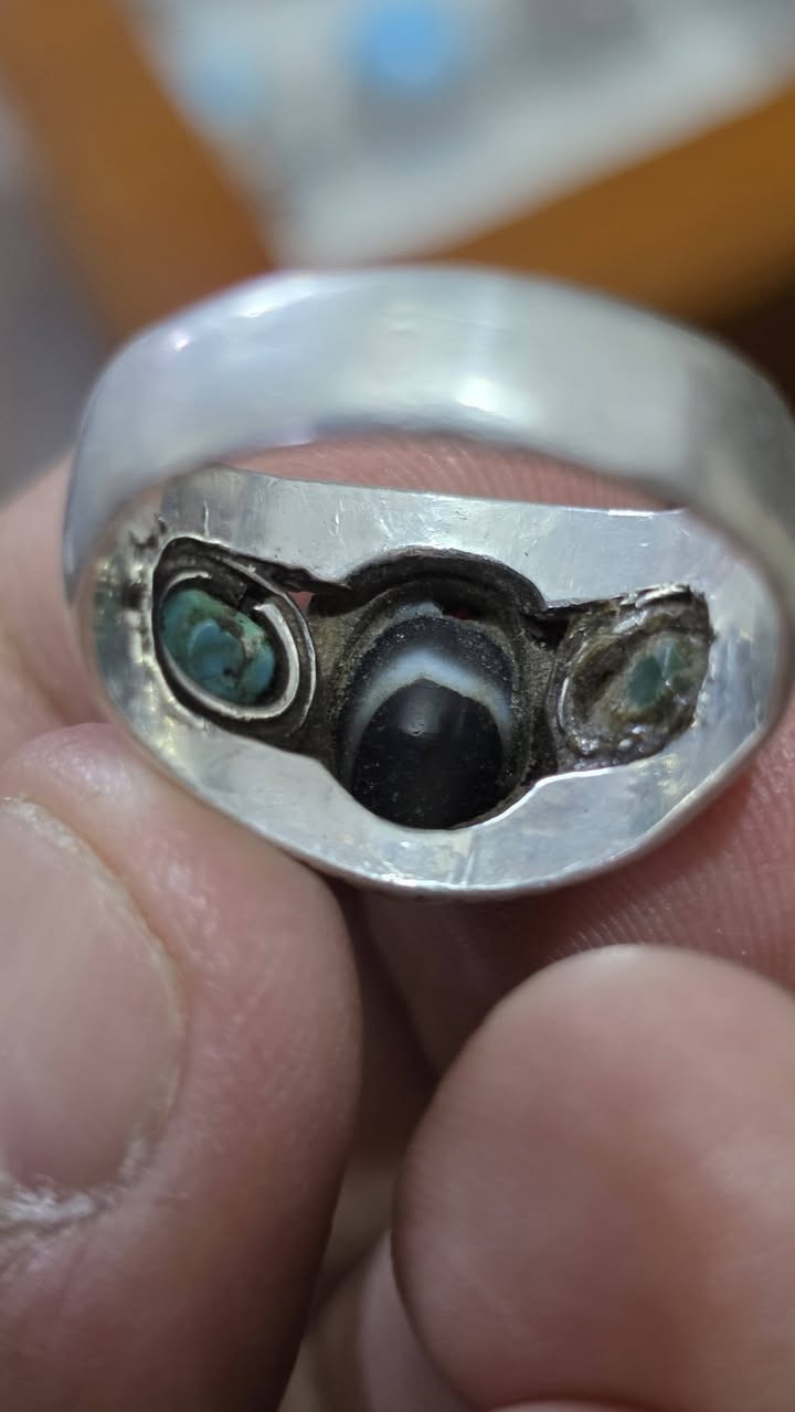 جزعه بقريه اصيله كاعنه الطيبه
صياغه يدويه قديمه تطعيم شابوري
تواصل خاص او***********
