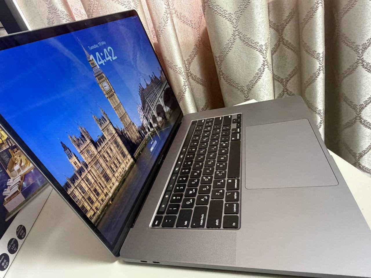 ماك بوك برو ١٦ حجم رام ١٦ هارد ١ تيرا بايت نظيفة جدا جدا استخدام مونتاج وصناعة محتوى تاج بار لتسهيل العمليات تجي تفحصها وتشوفها بعيونك السعر ٩٦٠ النضافة ١٠٠٪؜


**إذا كنت صاحب هذا الإعلان وتريد حذفه لأي سبب، رجاءا أرسل رسالة إلى الدعم الفني**