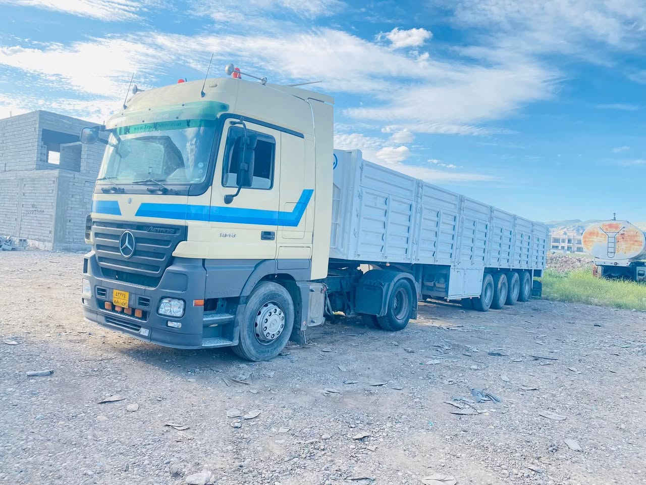 السلام عليكم اكتروز موديل 2005 حجم     1846  عربانه شاكر  العربانه محدثة 2025 شرط بدون كسر بدون فطر تخم تواير جديد السياره جوه الشغل يعني جاهزه من كل شي رقم سنويه جديد  للاستفسار اكثر *********** أو *********** عنوان السياره دهوك سيميل
