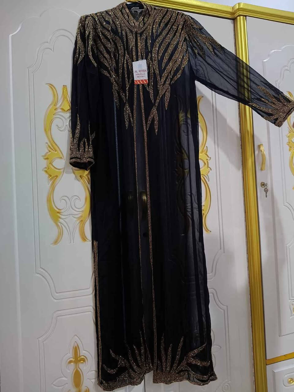 عباية مفتوحة فاخرة 💫
تصميم راقي بتطريز ذهبي يلمع
قماش شيفون خفيف ومريح
تعطي هيبة وأناقة من أول لبسة ✨
العدد محدود 🔥 البصرة, العراق


**إذا كنت صاحب هذا الإعلان وتريد حذفه لأي سبب، رجاءا أرسل رسالة إلى الدعم الفني**