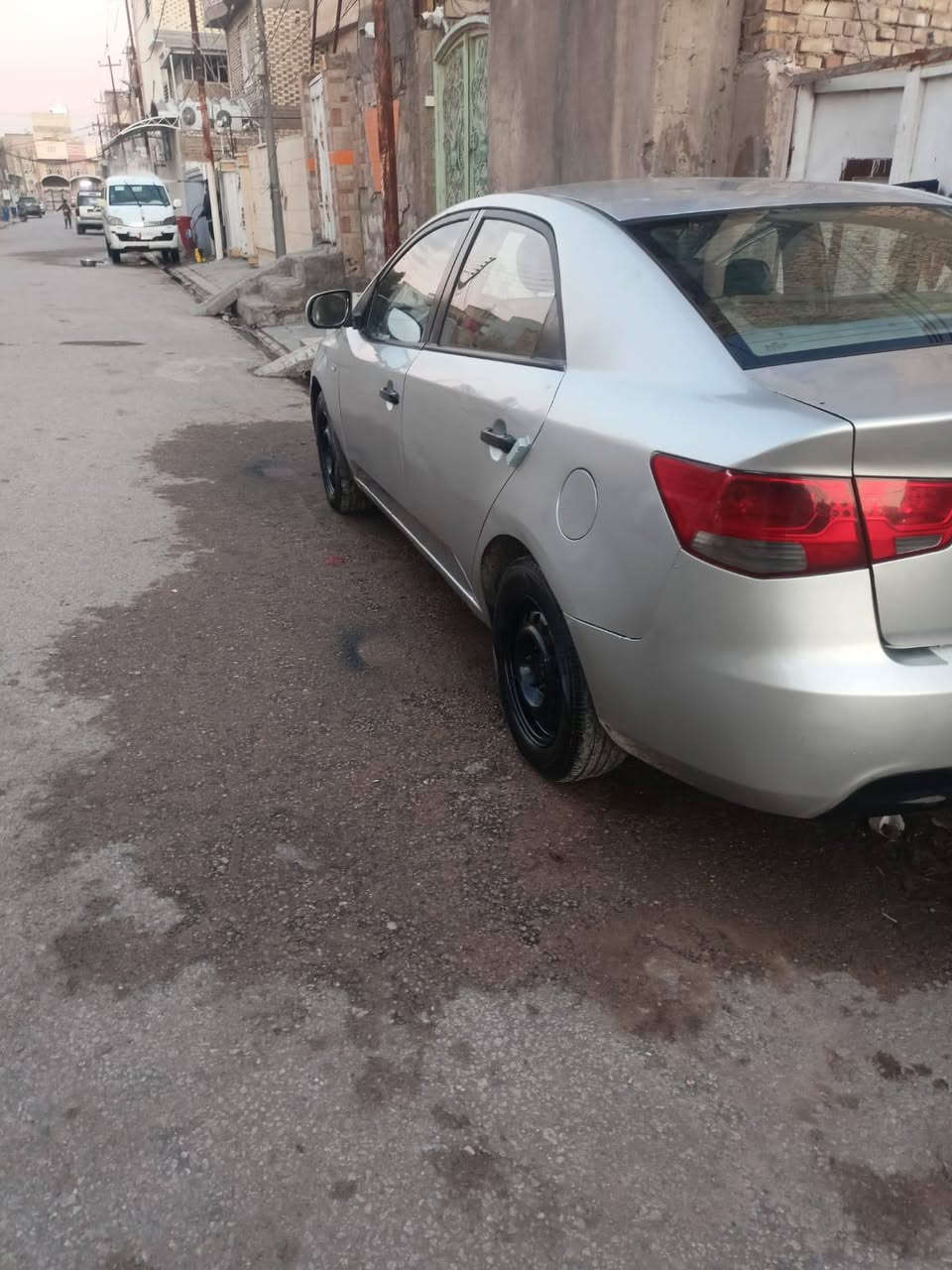 بسم الله سيراتو  ادوات خليجي  دخول جديد البيع او مراوس  سياره جاهزه من كل نواحي كير ومحرك 1600دوش داخل بيجي تخم تاير جديد نضام ايكو داخل جديد سياره نضيفه وجاهزه متوم شمالي الماني طبق الاصل مكان نجف السعر 42وبيه مجال اتصل ودلل  ***********
