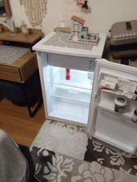 ثلاجة • أغراض منزلية • للبيع