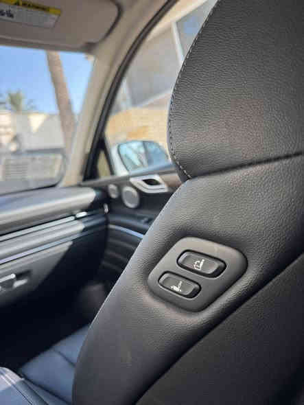 السلام عليكم 
عندي جينسس GV80 لون ابيض موديل 2023اعلئ مواصفه اربعه سلندر اريد مراوس برانج شي جديد  لاستفسار الاتصال علئ الرقم 
***********وات ساب
