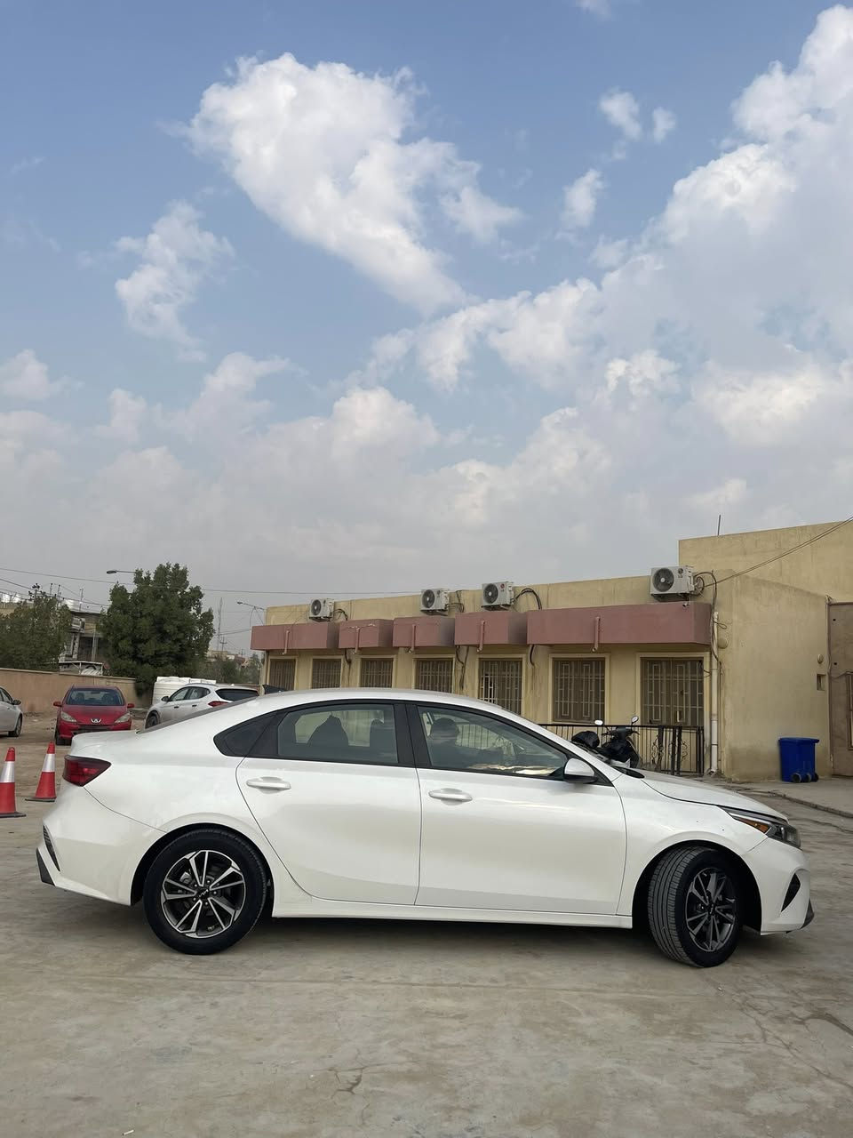 السلام عليكم 
كيا فورتي 2022 وارد امريكي 
السياره معوقين الرقم الجديد نص مواصفات 
تقريرها جاملغ وبنيد بدون دواخل الجاملغ نفسه مرجع والبنيد مبدل سياره جديده بمعنى الكلمه السعر 147 وبيها بسيط رقم الهاتف *********** 
مكاني الجزائر 14 تموز  
مكلف بالنشر الاستفسار على الرقم
