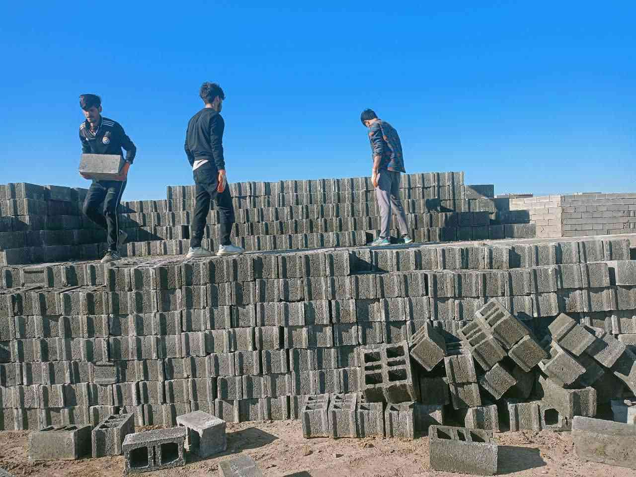 سلام عليكم ابلوك الشمال للبيع بأنسب لاسعار كل لانواع متوفره ثقيله وخفيفه شرط گلاب هاذ رقمي السعر خاص
***********
