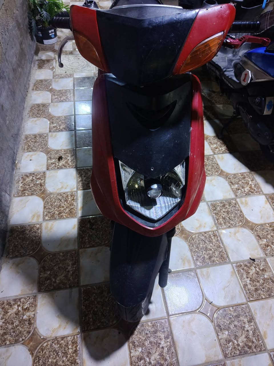 السلام عليكم دراجه سكنس نثيه 140
بوشه 58.5كفراته بلاديه قبق هند موجود مابيه مقص غير الجامه مال لايت الاماميه والهلفيه تك اليسرا مثل من ضح بلصورا دراجه تجفيت جديد 

ابيع كوم حديد كوم حديدكهربائيات شغاله ضفيرا شديته مال تفصيخ ومسلكه كامل بس معرف اربطهة ببه فقط الجبنه مال كلج الامامي بيه نضوح قليل دراجه نكرة 

250 بيه مجال
***********
