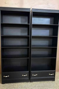 مكتبة قطعتين تحتوي على ادراج الطول 210cm العرض 80cm جديدة السعر 550  ل...