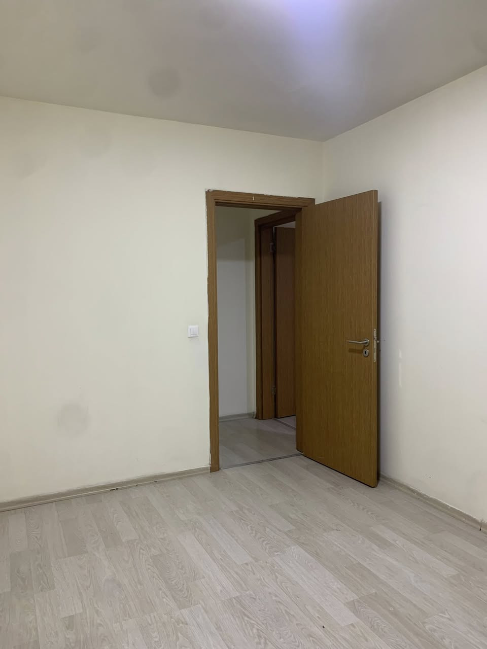 شقه للايجار مجمع بلاص لايف طريق كويه كسنزان
غرفتين وصاله طابق 2 ب300دولار سعر مناسب جدا حصرا عوائل
***********
