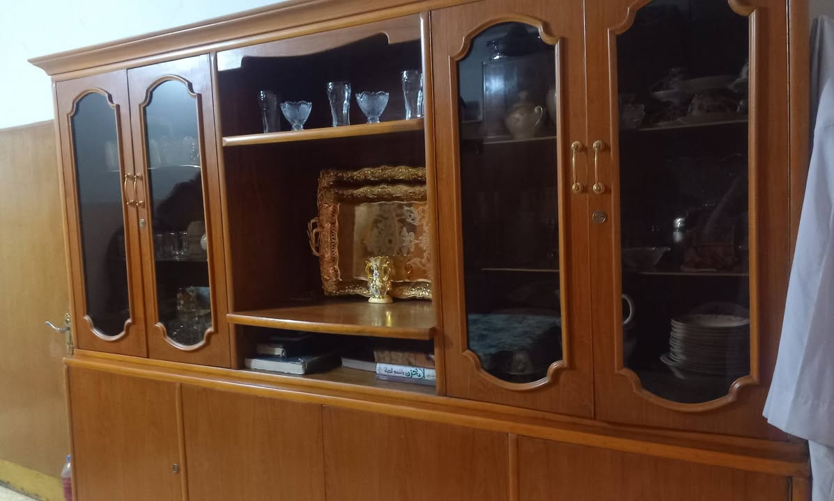 بوفيا نضيفه حيل سعرها100 الف وبيها مجال ومناميه اخت الجديده سعرها 75 الف وبيها مجال للأستفسار الاتصال على الرقم *********** بي واتساب العنوان حي الانتصار.
