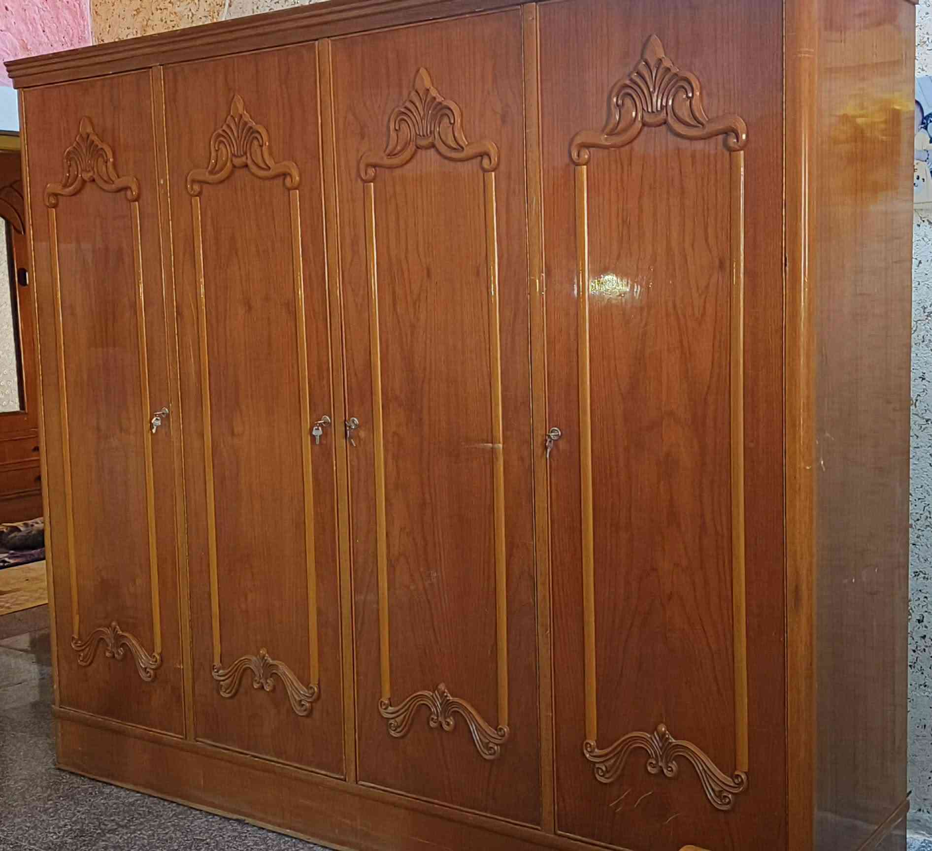 سلام عليكم غرفه نوم. لبيع ام 4 ابواب نضيفه بشكل أحله من الصوره
شغل ثقيل وتسكام نجاره وصبغ                     السعر 400 وبيه مجال  المكان/ بابل الطليعه/ اتصال عل الرقم ***********
