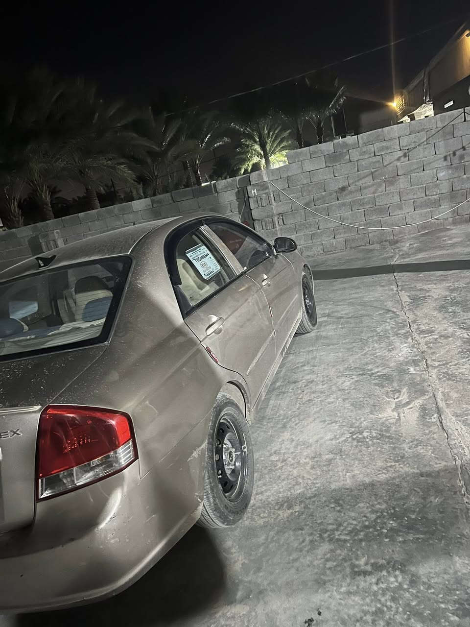 سلام عليكم البيع كيا سبكتر موديل 2009ورد أمريكي حدث بيه بجم اممي وصل شوصي بس ضربه صطحيا  وبيه صبق صفح كامل محرك 2000 لا تبخير ولا تنقيص محرك وكير فول سيارة جهز ملت بيت شرط تحول مكانه فلوجة رقم جهاز ***********
