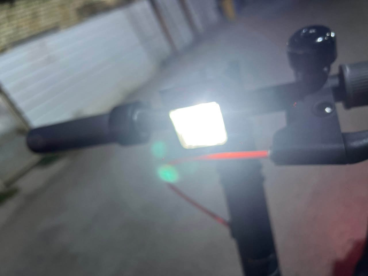السلام عليكم 🌹
سكوتر كهربائي ⚡️ 

من شركة Xiaomi

موديل Xiaomi Electric Scooter 4 Lite

السرعة 35 كيلومتر بالساعة

استخدام اقل الأسبوع 

نظافة 95‎%‎

مع الشاحنة الخاصة به

يحمل وزن 120-130 كيلوغرام 

للأستفسار : 

***********

***********
