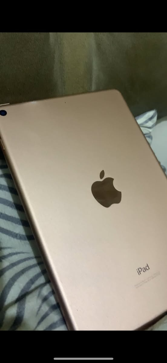 لسلام عليكم ايباد مني 5ذاكرة 64 جهاز نضيف كلش فقط ضربة خفيفة بضهر ما مأثرة سعر 190 وبي مجال قليل مكاني بغداد *********** واتساب
