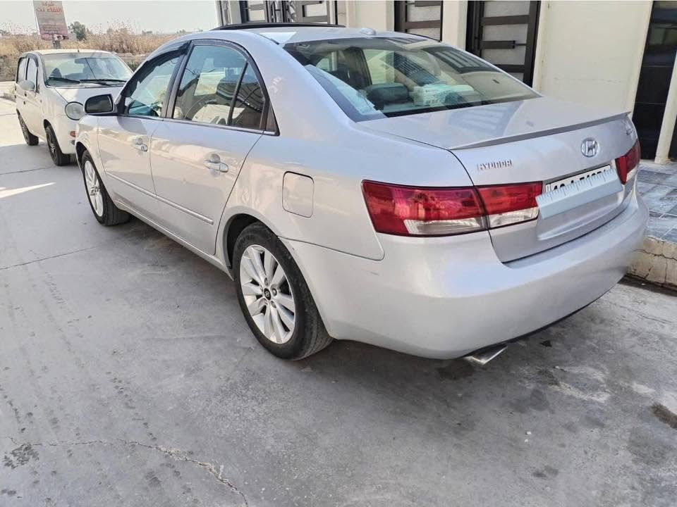 سوناتا 2008
فول مواصفات سلايت كشن كهربائي تحكمات ستيرن
ويل كب اربعة دسك
محرك 6v جديد قبل سبوع بدلت المحرك 
گير شرط
سيارة جاهزة 
بدون ضرر بدون حادث
 فقط الجاملغات الخلفية بخ اثر تقحيل
رقم نينوى انكليزي بأسمي 
السعر (103) بيها مجال بسيط 
شراي اتصل وتدلل
***********
