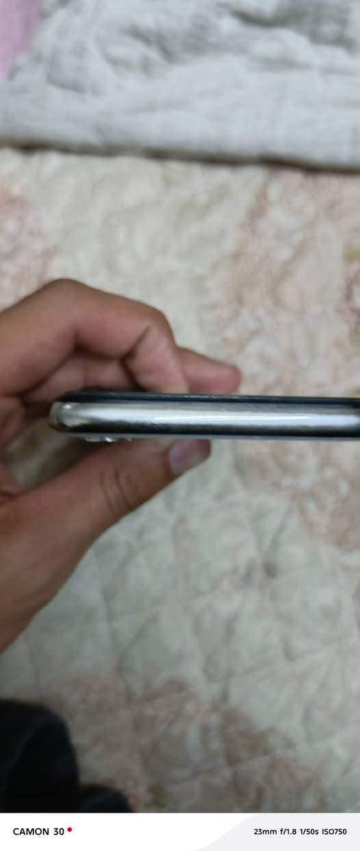 جهاز تكنو كامون 30 ألجهاز كُلش نضيف قطعة ممبدله بي وياه كڤر الجهاز قوي شاشة 120 هيرتز بل العاب 60 فريم مساحته 256 العشوئيه 8+8 كامره 100 ميگا بكسل بطاريته حلوه وبي نظام تقوية العاب 
الجهاز الثاني ايفون X العادي ذاكرة 64 مبدل بطارية وشاشة نوعية زينه وشاشته البلاديه موجوده بس بيها فطر انطيكياها وياه للمراوس ثنينهن بأيفون 13 
مكاني بغداد ألدورة ألرقم ***********
