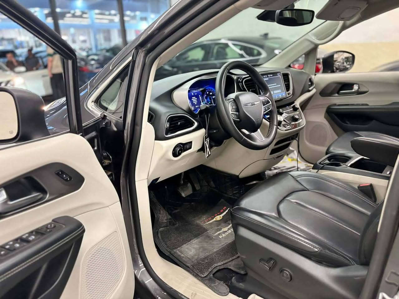 للبيع باسفيكا 2023 مواصفات تورينك
حادثهه موضح بالصور وبيهه طعجه اباب السلايت بالعراق حگ شبر ماشيه 76
 السياره حلوه ونظيفه وجاهزه من كل شي 
السعر 230 وبيه مجال. 
 ترهم مراوس بسعر اقل 
***********
