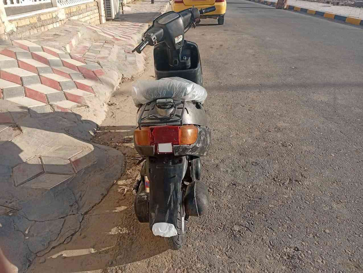 سلام عليكم شباب دراجه بطه لبيع دراجه نضيفه كدام عينيك ما مفتوحه سعر 200وبيه مجال حك جيه***********

