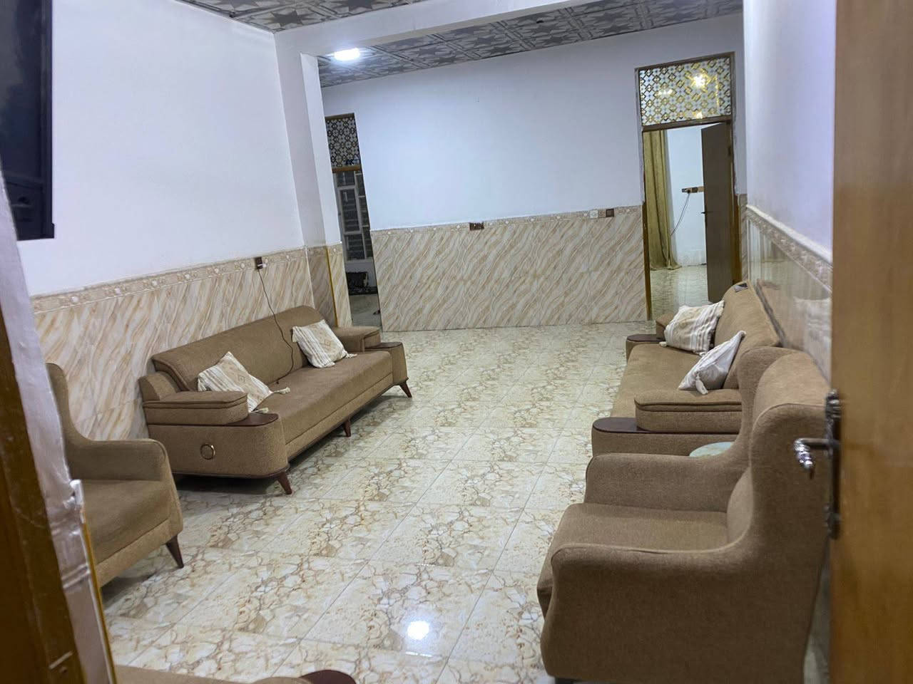 مكلف بالنشر... دار طابو صرف حي الناصرية بالقرب من اعدادية كوثى للبنات مساحة٢٦٠ متر واجهية١٣ نزال ٢٠ السعر الاتصال على صاحب الدار  ***********.       مطلوب إسكان  حسب الاتفاق يكون التسديد. تفاصيل البيت ٣ غرف نوم و مطبخ وصاله وصحيات داخلية وخارجية و صالة ومضيف. البيت جاهز
