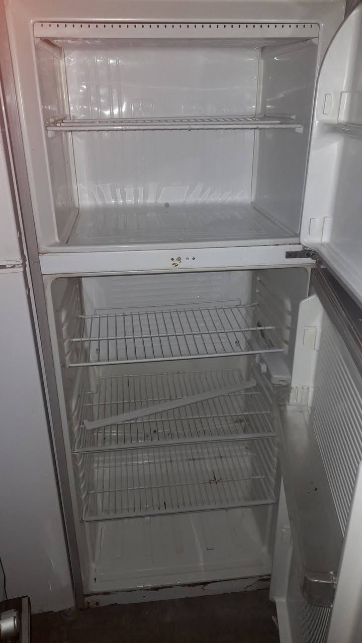 ثلاجه تركي كفاله ع فحص
ماطور بلادي  نقص جرار 
حجم 20 
السعر 230 بيها مجال 
الرمانه الحويجه 
***********
