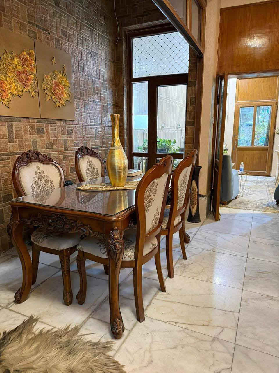 دار للبيع ملك صرف
بستان الحلو
المساحه ١٥٠متر الواجهه ١٠متر
طابقين 
يحتوي على ٣ غرف نوم وصاله وكلدور ومطبخ ومجمع صحيات
للاستفسار *********** سيد علي
مكتب الوسيط
