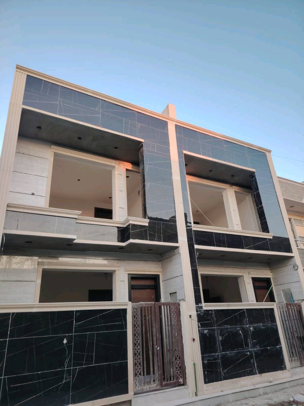 بسم الله ماشاءالله 
 #الدار_للبيع زيرو غير مسكون 🏠
تونات قيد الانشاء 
50م واجهه 5نزال10

⬅️مع الخدمات [ماي-كهرباء -تبليط ]
⬅️نوع العقار طابو زراعي سند 25 اقرار  محكمه
⬅️العنوان #بغداد_الدوره_البوعيثه   
    مجمع السلطان الاول  شارع الفلل
7فرع من الشارع العام 
للاتصال والاستفسار 
( مكتب الرواسي للاستثمار وتطوير العقاري)
***********