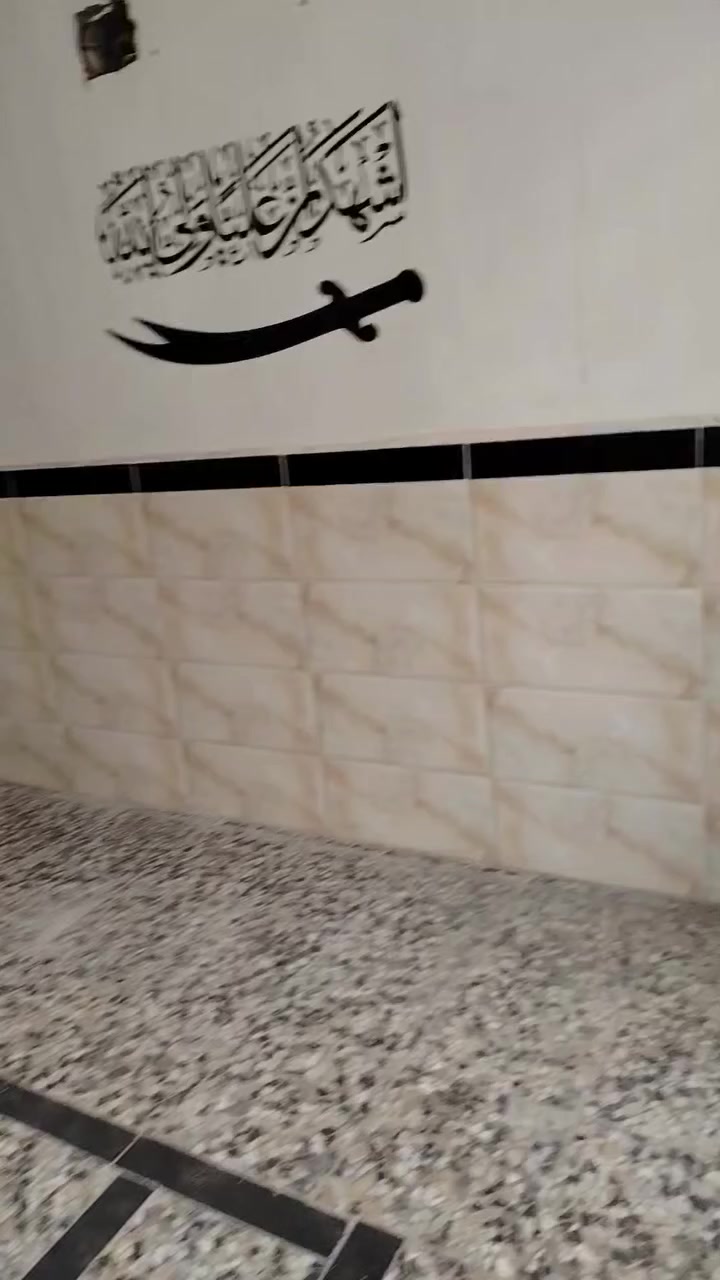 دار للاجار 80 متر طابقين يحتوي علئ صاله و3 غرف نوم
ومطبخ وخدمات صحيه شارع تبليط
السعر 300 للشهر 
موفقين يارب…
العنوان السريدات القديمه مربع 2 قرب افران الصمون
للتواصل مكتب الفرات للعقار ***********
